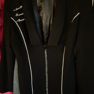 a black blazer dress😍